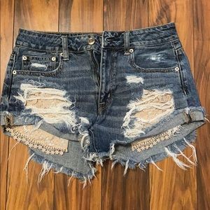 American Eagle women’s distressed denim shorts
